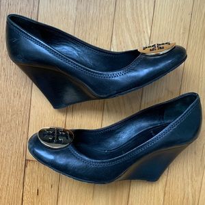 TORY BURCH Sophie Black Leather Wedge Heel Pumps 8